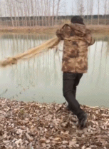 撒网把自己撒出去了gif搞笑图片