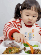 人类幼崽的可爱吃播gif搞笑图片