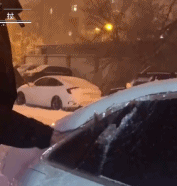 北方冬天人开车之前除雪-搞笑gif动态图片-izike