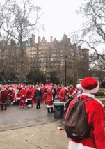 大型圣诞老人团建现场gif搞笑图片