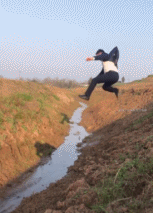 人体拱桥搭建完成gif搞笑图片