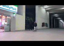 吓得我赶紧起来gif搞笑图片