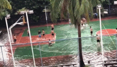 海南台风天雨后的球赛-搞笑gif动态图片 - izike-izike
