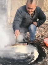 被煎饼破防了gif搞笑图片