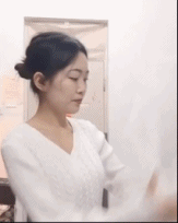 美女模仿翻书式变脸-美女动态图片-gif动态图-izike