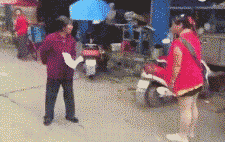 大妈吵架表情包,姐妹聊天必备-搞笑gif动态图片-izike