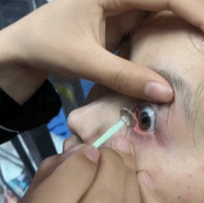 第一次带美瞳的我gif搞笑图片