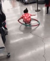 被呼啦圈带着跑gif搞笑图片