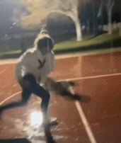 双重打击gif搞笑图片