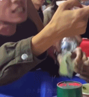 被劝酒小妙招gif搞笑图片