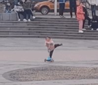 表演一个广场杂技gif搞笑图片