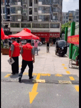 一群热心志愿者-搞笑gif动态图片 - izike-izike