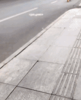 前方大批隐形人经过gif搞笑图片