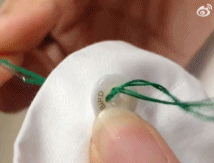 衬衣上有小花花啦gif搞笑图片