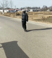 练棍法武功的艰辛-搞笑gif动态图片-izike