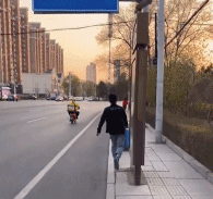 无法逾越的垃圾桶gif搞笑图片