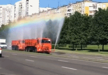 彩虹制造车来啦gif搞笑图片