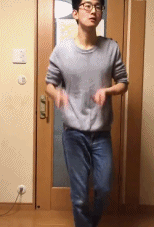 男生打响指像是在算命-帅哥动态图片-gif动态图-izike