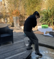 就是忍不住想踩gif搞笑图片