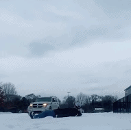 女生和男生一起躺在雪地中-帅哥动态图片-gif动态图-izike