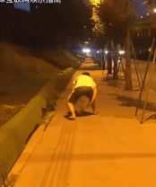 是飞一样的感觉gif搞笑图片