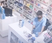 男足就靠你了兄弟-帅哥动态图片-gif动态图-izike