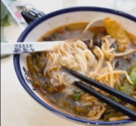 螺狮粉的强大威力gif搞笑图片