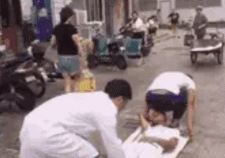 救援了个寂寞gif搞笑图片