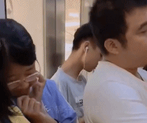 习惯了上课藏耳机gif搞笑图片