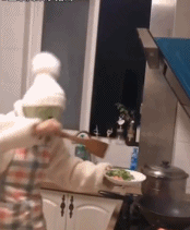 做饭是场战斗gif搞笑图片