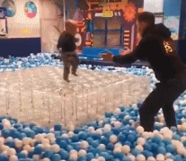 吃了年轻的亏gif搞笑图片