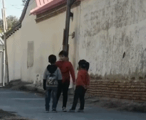 军事化家庭gif搞笑图片