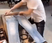 规整叠裤子方法gif搞笑图片