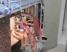 不想坐凳子了gif搞笑图片