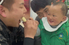 成年人的世界如此险恶gif搞笑图片