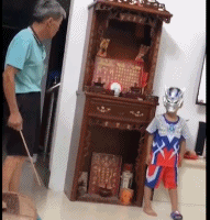 奥特曼vs竹条gif搞笑图片