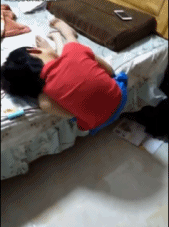 千奇百怪的睡觉方式gif搞笑图片
