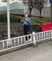 什么让美女都看呆了gif搞笑图片