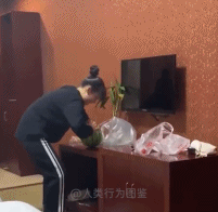 徒手碎西瓜gif搞笑图片