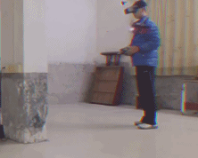 羽绒服被无人机刮烂飞出羽毛-搞笑gif动态图片-izike