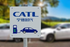 宁德时代盘中跌超6% 15个交易日跌20% 市值蒸发约3000亿元，机构热议后市走势（附解读）