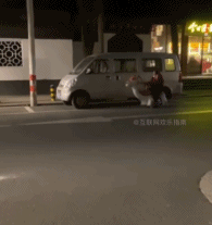 这小车太酷了gif搞笑图片