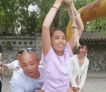 都是为了让你快乐gif搞笑图片