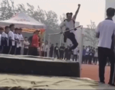 俺老孙来跳高也gif搞笑图片