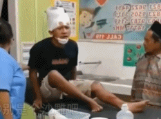 谁设计的床 出来挨打gif搞笑图片