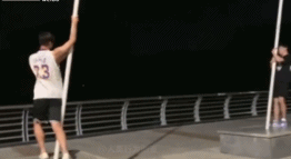 表演个双人对舞gif搞笑图片