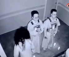 只要淡定鬼会自己破功gif搞笑图片