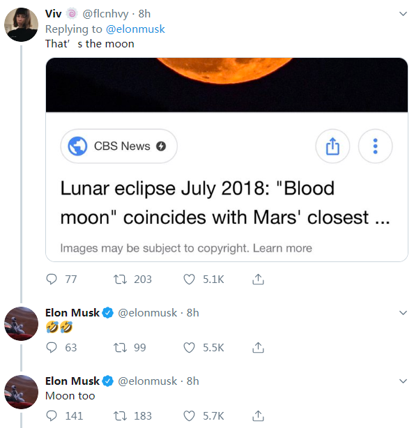 Twitter网友“Viv”：“这是月球。”马斯克随后发了“笑哭”的表情，并且补充说：“是月球。”