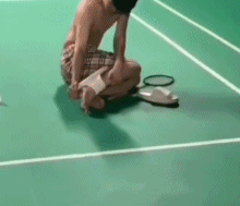 谁穿拖鞋没经历过gif搞笑图片