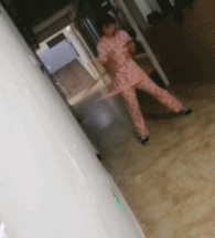 玩呼啦圈也要奔向你gif搞笑图片